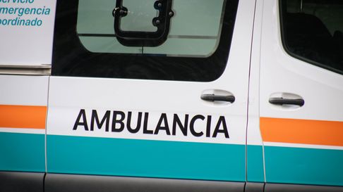 Profesionales del Servicio de Emergencias Coordinado asistieron a uno de los automovilistas herido por el choque. Imagen Ilustrativa Profesionales del Servicio de Emergencias Coordinado asistieron a uno de los automovilistas herido por el choque. Imagen Ilustrativa