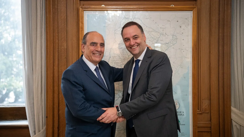 Guillermo Francos y Manuel Adorni, durante la transición de la Jefatura de Gabinete. Guillermo Francos y Manuel Adorni, durante la transición de la Jefatura de Gabinete.