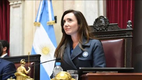 Victoria Villarruel dispuso que cada senador o senadora avalara el aumento en sus dietas. Victoria Villarruel dispuso que cada senador o senadora avalara el aumento en sus dietas.