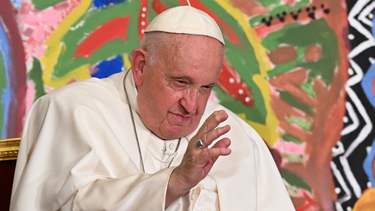 El Papa Francisco sigue internado.