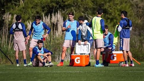 El plantel de Gimnasia levantó la práctica en Estancia Chica por falta de pagos El plantel de Gimnasia levantó la práctica en Estancia Chica por falta de pagos