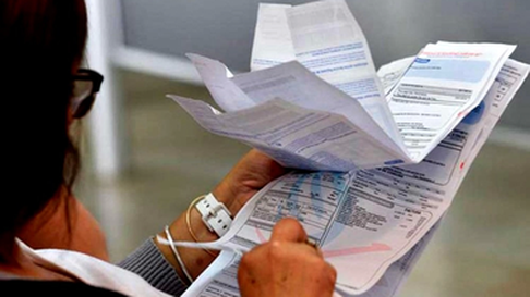 Los aumentos en las tarifas de luz y agua se sentirán en enero junto con las subas en el transporte. Los aumentos en las tarifas de luz y agua se sentirán en enero junto con las subas en el transporte.