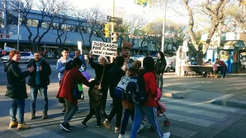 Los adultos mayores protestaron en el centro sanrafaelino. Los adultos mayores protestaron en el centro sanrafaelino.
