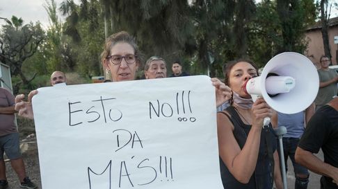 Postal de una de las protestas en Corralitos por el colapso del Pescara. Postal de una de las protestas en Corralitos por el colapso del Pescara.