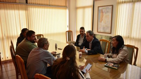 Reunión en el este: Ricardo Mansur parecía sellar un acuerdo con Jorge Difonso pero después lo desmintió. Reunión en el este: Ricardo Mansur parecía sellar un acuerdo con Jorge Difonso pero después lo desmintió.