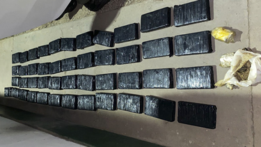 Tras el hallazgo de un cargamento de cocaína adulterada, condenaron a dos personas.