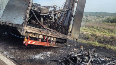 Camión incendiado en la ruta 7 Camión incendiado en la ruta 7
