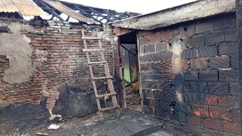 piden ayuda para una familia que perdio todo en un incendio en el peligro piden ayuda para una familia que perdio todo en un incendio en el peligro