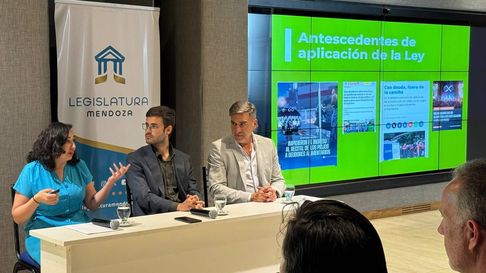 Los candidatos del Frente Verde explicaron el proyecto. Los candidatos del Frente Verde explicaron el proyecto.