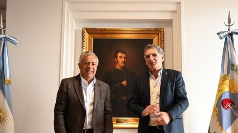 Alfredo Cornejo y Claudio Avruj, referente de la Nación, cuando firmaron el compromiso para impulsar el protocolo minero. Alfredo Cornejo y Claudio Avruj, referente de la Nación, cuando firmaron el compromiso para impulsar el protocolo minero.