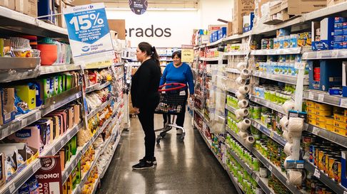 Si bien el acuerdo se logró a nivel nacional con el Comercio, aquí en Mendoza aún resta la confirmación oficial de súper e hipermercados acerca de cómo y cuándo acatarán la paritaria firmada para los próximos tres meses. Si bien el acuerdo se logró a nivel nacional con el Comercio, aquí en Mendoza aún resta la confirmación oficial de súper e hipermercados acerca de cómo y cuándo acatarán la paritaria firmada para los próximos tres meses.