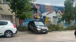 La Policía de Mendoza bloquea la salida de un carro de las asambleas por el agua en Guaymallén. La Policía de Mendoza bloquea la salida de un carro de las asambleas por el agua en Guaymallén.