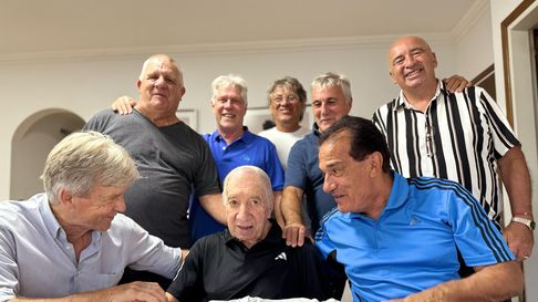Los campeones celebraron junto a Carlos Salvador Bilardo Los campeones celebraron junto a Carlos Salvador Bilardo