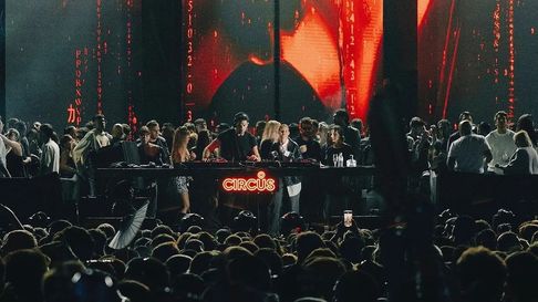 la plata: denuncian un robo masivo de celulares en una fiesta electronica la plata: denuncian un robo masivo de celulares en una fiesta electronica