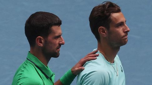 Novak Djokovic avanza en el Australian Open. Novak Djokovic avanza en el Australian Open.