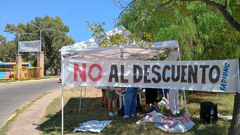 Finalizó el paro nacional de 48 horas convocado por el Frente Sindical de Universidades Nacionales. Finalizó el paro nacional de 48 horas convocado por el Frente Sindical de Universidades Nacionales.