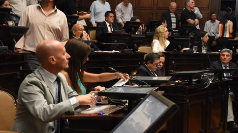 El Senado vuelve a sesionar después del receso. El Senado vuelve a sesionar después del receso.