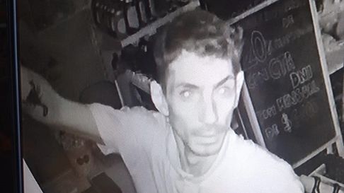 entro a robar a un almacen de gonnet y quedo grabado entro a robar a un almacen de gonnet y quedo grabado