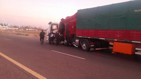 Dos camiones chocaron en la ruta 7 Dos camiones chocaron en la ruta 7