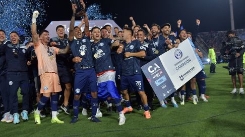 Independiente Rivadavia despidió al héroe de la final. Independiente Rivadavia despidió al héroe de la final.