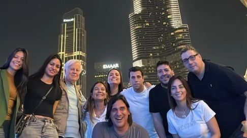 La en Dubai, que despertó, críticas en la que posa Carina Copparoni, subsecretaria de salud provincial. La en Dubai, que despertó, críticas en la que posa Carina Copparoni, subsecretaria de salud provincial.
