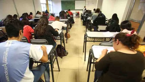 Los docentes manifestaron su malestar por la situación. Los docentes manifestaron su malestar por la situación.