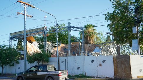 Un techo de una obra en construcción se derrumbó en Maipú y dejó 7 heridos. Un techo de una obra en construcción se derrumbó en Maipú y dejó 7 heridos.