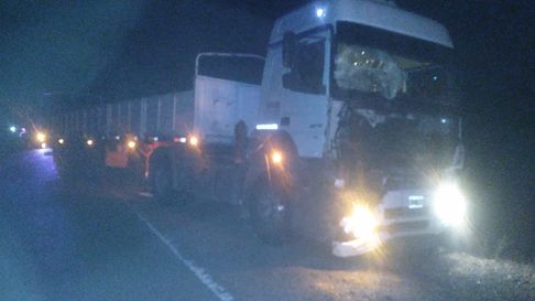 Uno de los camiones que chocó en ruta 7 Uno de los camiones que chocó en ruta 7