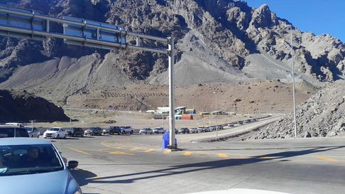 Por Alta Montaña se puede cruzar a Chile. Por Alta Montaña se puede cruzar a Chile.