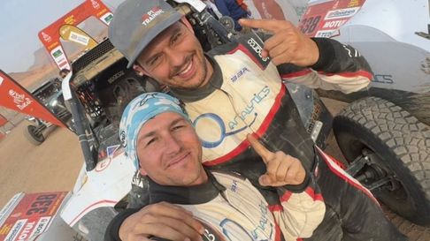 Bruno Jacomy festejó su cumpleaños en el Rally Dakar. Bruno Jacomy festejó su cumpleaños en el Rally Dakar.