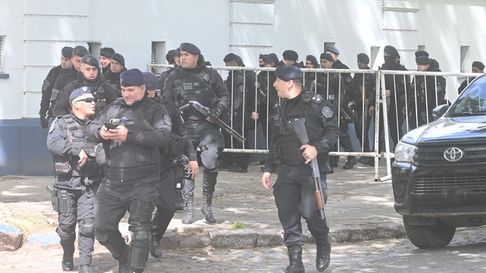 tension en el bosque: hubo piedras y balas de goma al finalizar el clasico platense tension en el bosque: hubo piedras y balas de goma al finalizar el clasico platense
