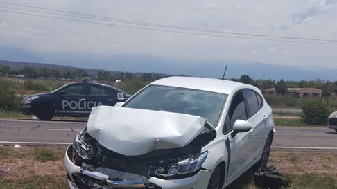 Dos de los tres conductores involucrados en un choque en el Acceso Sur, se dieron a la fuga y la Policía investiga. Dos de los tres conductores involucrados en un choque en el Acceso Sur, se dieron a la fuga y la Policía investiga.