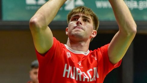 Huracán Las Heras cayó en el inicio de la Liga Argentina de básquet. Huracán Las Heras cayó en el inicio de la Liga Argentina de básquet.