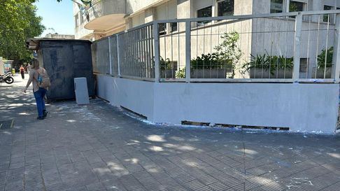 Aprevide pintó las zonas vandalizadas de un color neutral: gris Aprevide pintó las zonas vandalizadas de un color neutral: gris