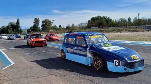 Los autos salen a pista en el Sur. Los autos salen a pista en el Sur.