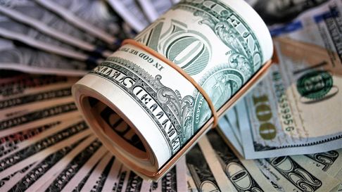 El dólar baja luego del triunfo de Javier Milei. El dólar baja luego del triunfo de Javier Milei.