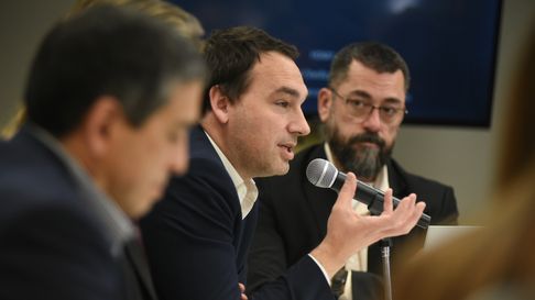 El ministro de Salud debatió en comisiones del Senado dos proyectos para mejorar la cobertura de emergencias médicas. El ministro de Salud debatió en comisiones del Senado dos proyectos para mejorar la cobertura de emergencias médicas.