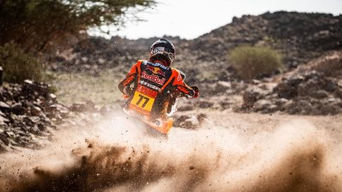 Luciano Benavides se mantiene entre los diez mejores en motos. Luciano Benavides se mantiene entre los diez mejores en motos.