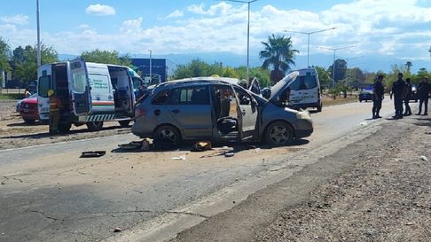 accidente en el acceso este: una mujer salio despedida de un auto y murio y un hombre sufrio graves lesiones accidente en el acceso este: una mujer salio despedida de un auto y murio y un hombre sufrio graves lesiones
