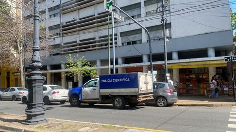 Conmoción en La Plata por un presunto suicidio a metros de Plaza Italia Conmoción en La Plata por un presunto suicidio a metros de Plaza Italia
