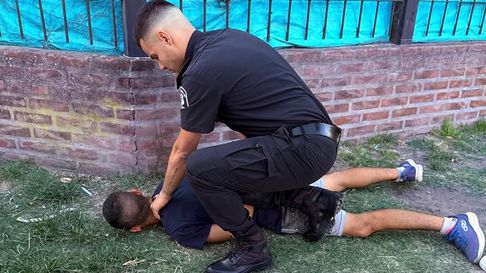 detienen a un joven de 20 anos por el robo de una moto en la plata detienen a un joven de 20 anos por el robo de una moto en la plata