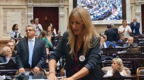 Nuevo cruce entre Lilia Lemoine y Florencia Carignano. Nuevo cruce entre Lilia Lemoine y Florencia Carignano.