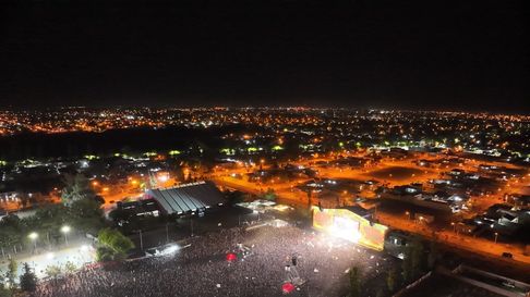 Impresionante toma aérea del recital de La Renga en San Rafael. Impresionante toma aérea del recital de La Renga en San Rafael.