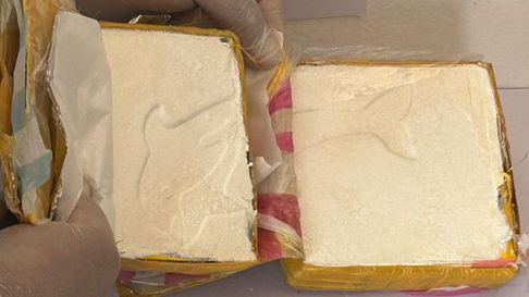 detienen al pasajero de un colectivo que traia a mendoza mas de un kilo de cocaina adosado a su cuerpo detienen al pasajero de un colectivo que traia a mendoza mas de un kilo de cocaina adosado a su cuerpo