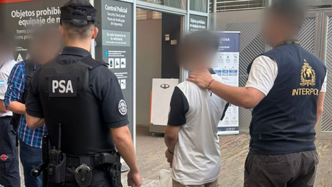 Extraditaron a un ciudadano brasileño con pedido de captura internacional. Extraditaron a un ciudadano brasileño con pedido de captura internacional.