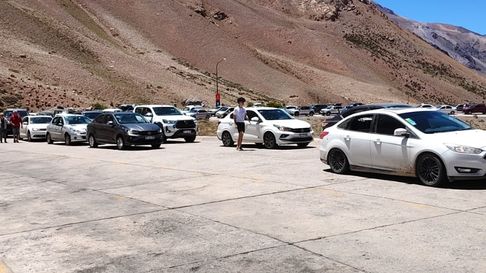 Paso Cristo Redentor: por un problema en la página de ARCA hay cientos de camiones varados Paso Cristo Redentor: por un problema en la página de ARCA hay cientos de camiones varados