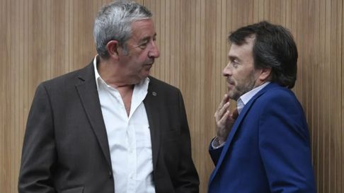 Julio Cobos y Lisandro Nieri (quien responde a Alfredo Cornejo), diputados por Mendoza, levantaron la mano a favor de tomar más deuda. Julio Cobos y Lisandro Nieri (quien responde a Alfredo Cornejo), diputados por Mendoza, levantaron la mano a favor de tomar más deuda.
