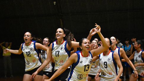 Regatas se consagró campeón del vóley femenino. Regatas se consagró campeón del vóley femenino.