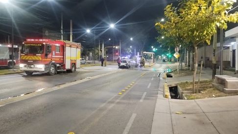 El conductor del vehículo maneja alcoholizado. El conductor del vehículo maneja alcoholizado.