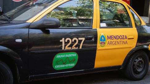 Conductores de taxis y remises podrán terminar estudios secundarios en Mendoza. Se pretende brindarles educación orientada al turismo Conductores de taxis y remises podrán terminar estudios secundarios en Mendoza. Se pretende brindarles educación orientada al turismo